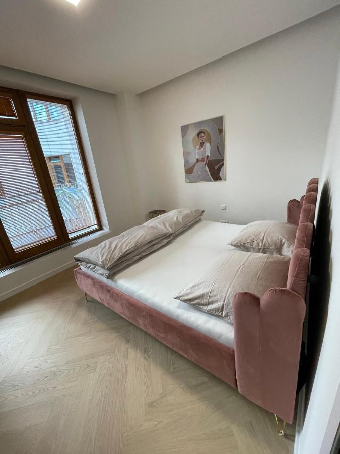 Stylish 3 Bedroom In The Hearth Of Center With History 公寓